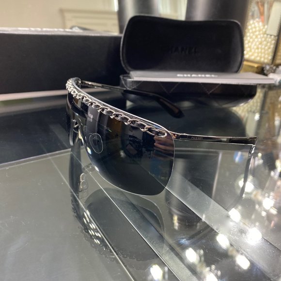 VINTAGE ICONIC CHANEL Shield Chain Sunglasses - Picture 9 of 12